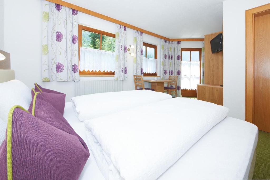 Haus Markus Strolz Bed & Breakfast Sankt Anton am Arlberg Room photo